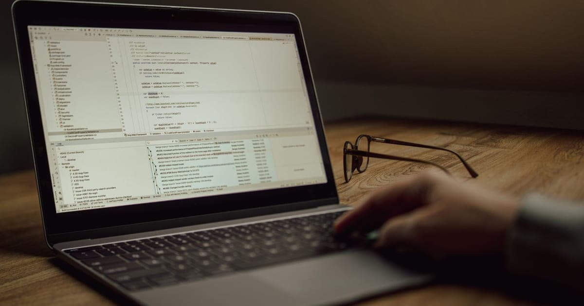 Canary vs Blue-Green: A Prompt That Picks and Plans the Deploy